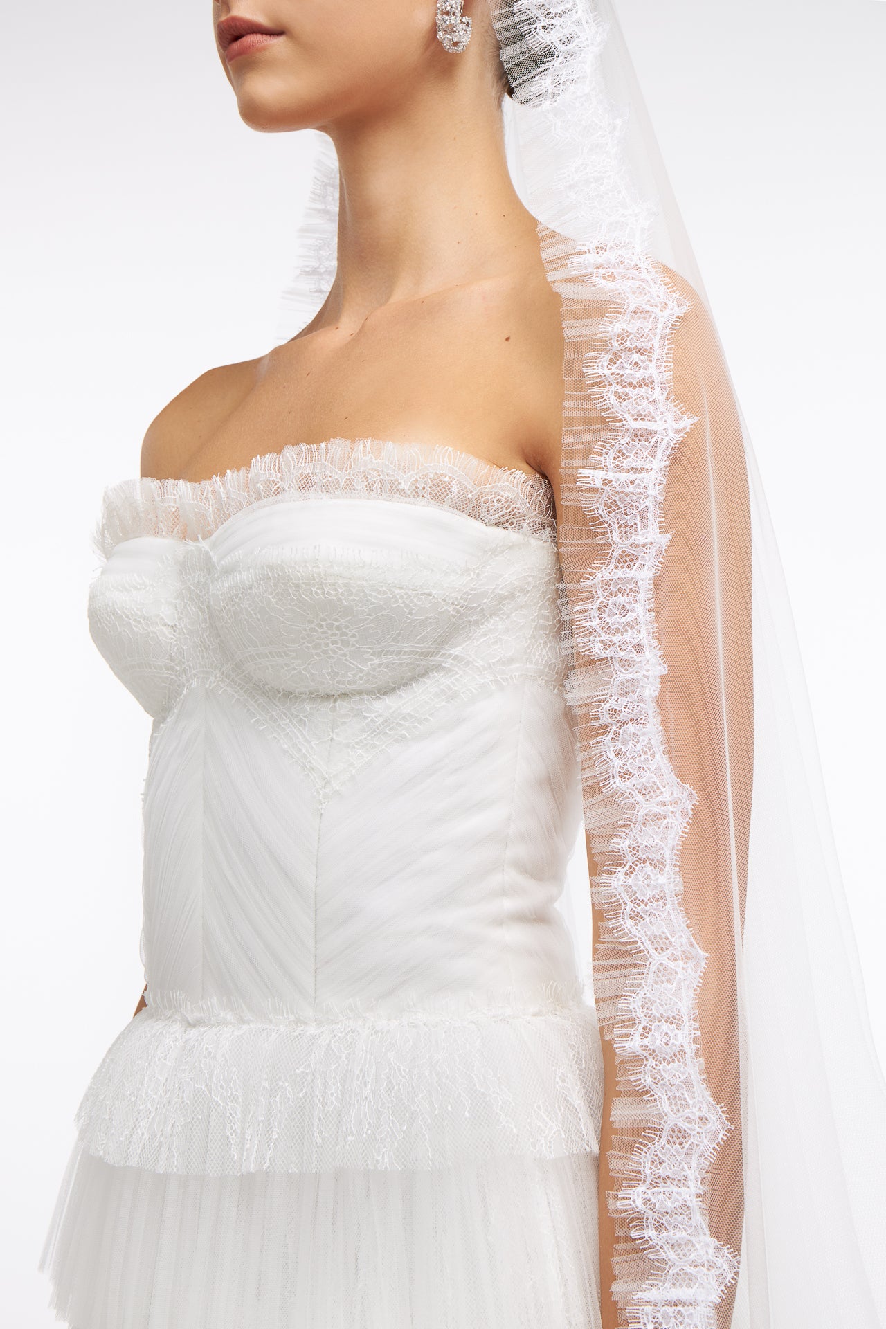 Plissé Chantilly Lace Tulle Veil with delicate pleated detailing and intricate lace trim. A stunning bridal accessory for an elegant wedding look.