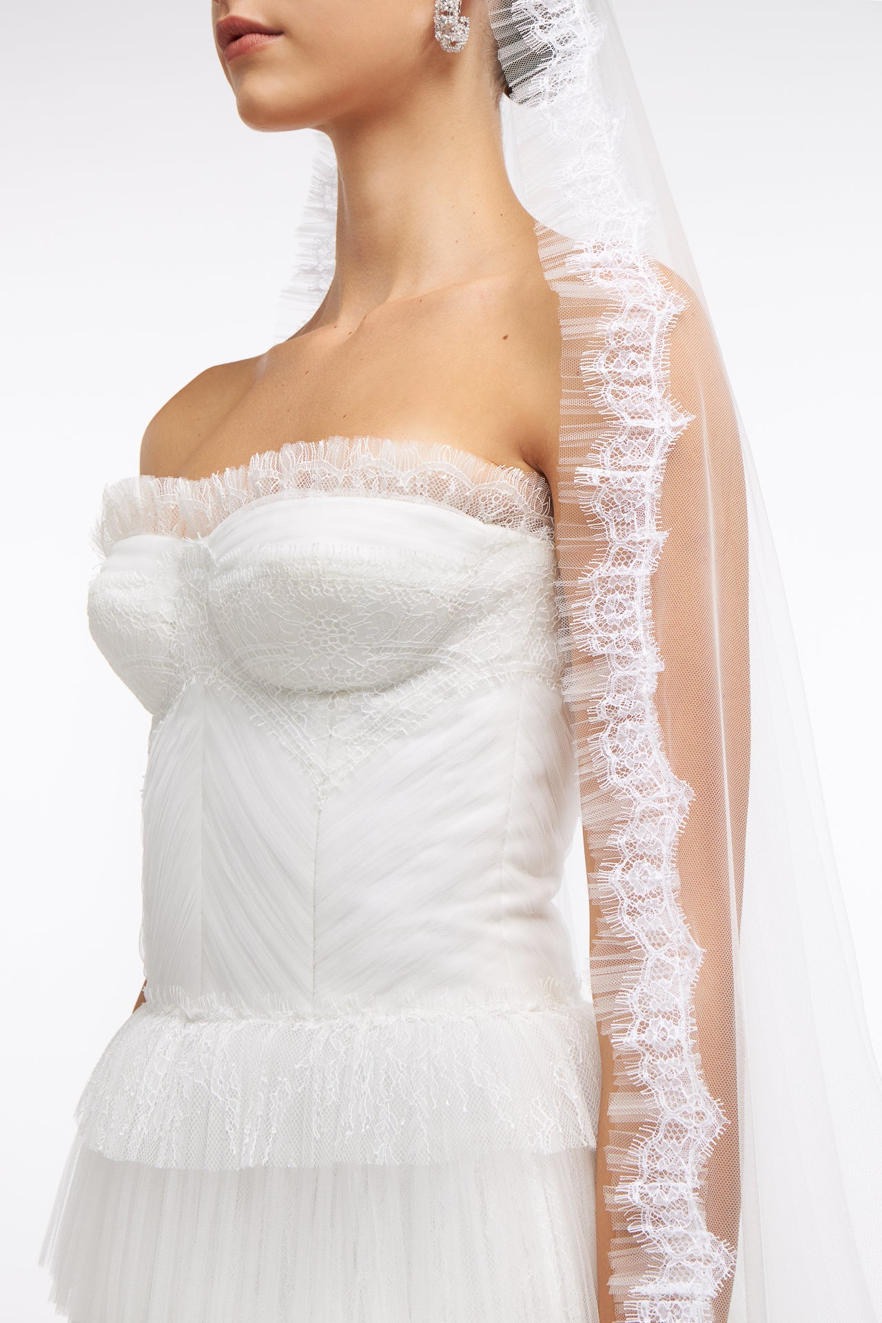 Plissé Chantilly Lace Tulle Veil